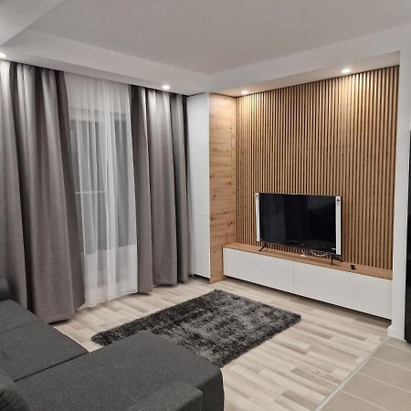 Golden Cosmopolis Apartment Cretuleasca ภายนอก รูปภาพ