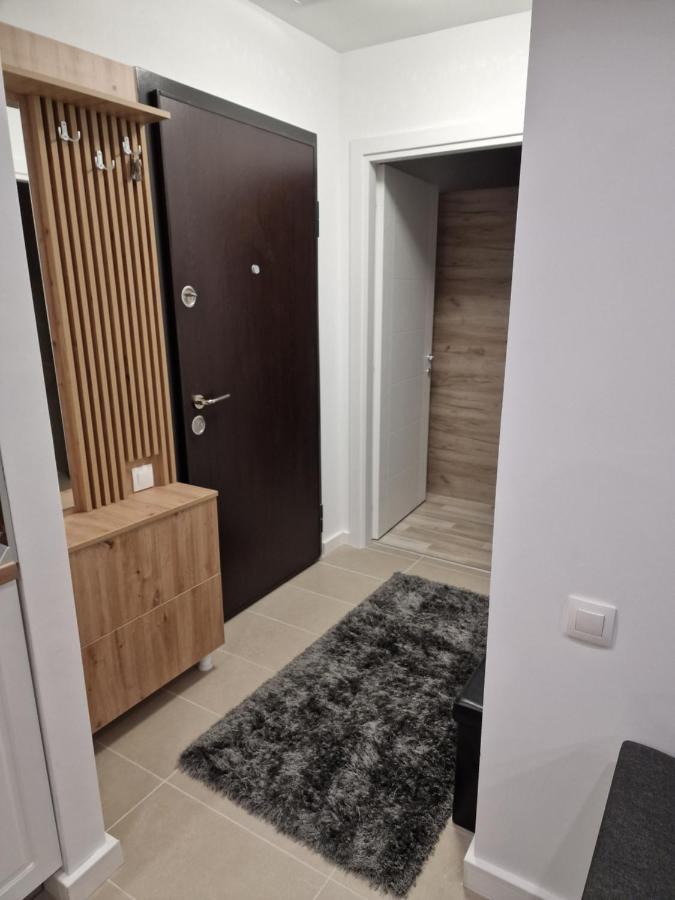 Golden Cosmopolis Apartment Cretuleasca ภายนอก รูปภาพ