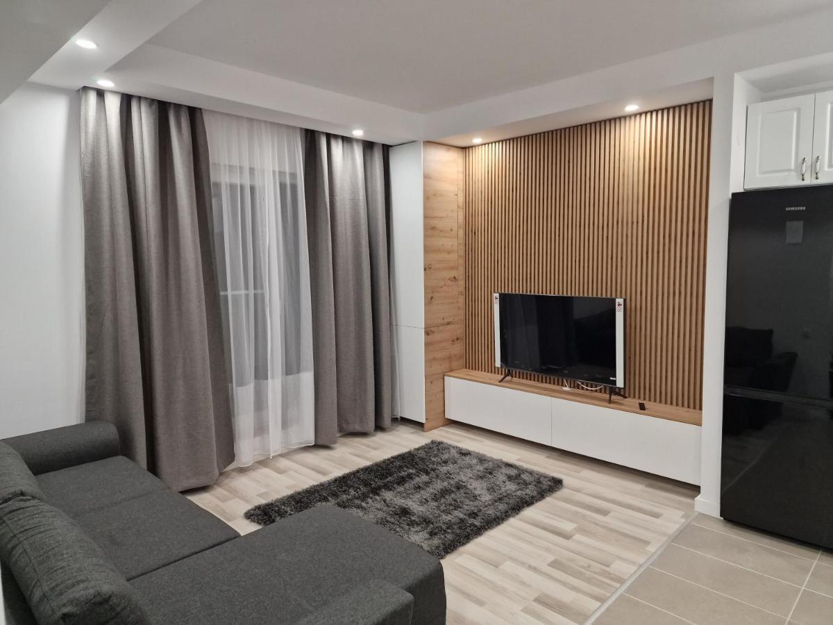 Golden Cosmopolis Apartment Cretuleasca ภายนอก รูปภาพ