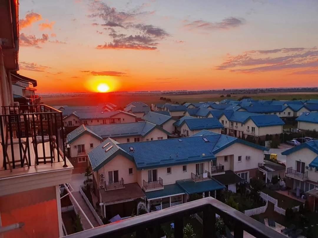 Golden Cosmopolis Apartment Cretuleasca ภายนอก รูปภาพ