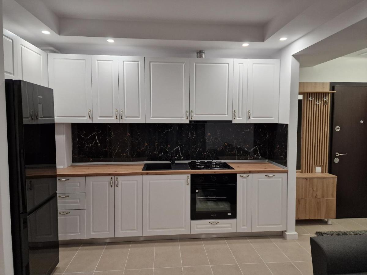 Golden Cosmopolis Apartment Cretuleasca ภายนอก รูปภาพ