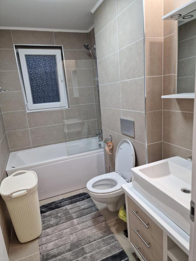 Golden Cosmopolis Apartment Cretuleasca ภายนอก รูปภาพ